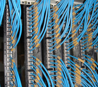 機房綜合布線系統(tǒng)、辦公樓綜合布線、廣州綜合布線公司、企業(yè)綜合布線